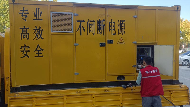 贾汪柴油发电机组和UPS电源配合使用时，如何避免切换过程中的电力中断？