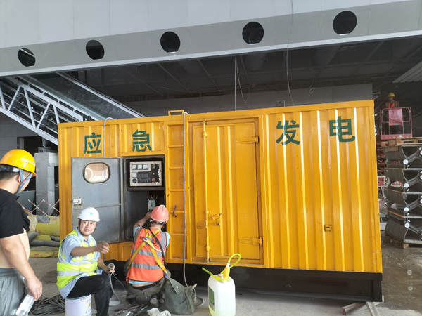 贾汪怎样判断空气滤清器是否需要更换？